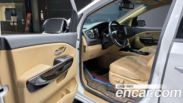 Kia Carnival 2018 thumb 11