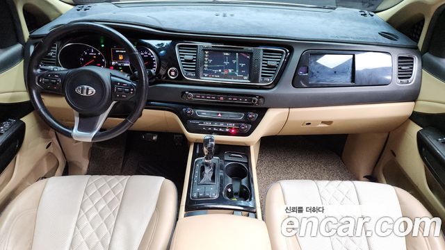 Kia Carnival 2016 thumb 8