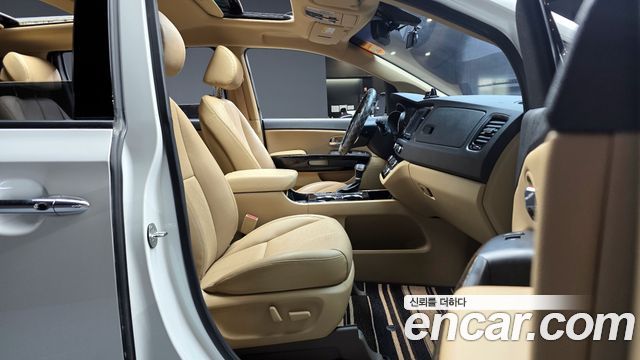 Kia Carnival 2018 thumb 10