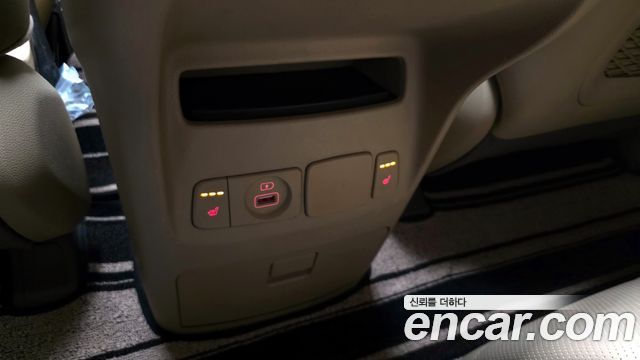 Kia Carnival 2018 thumb 11