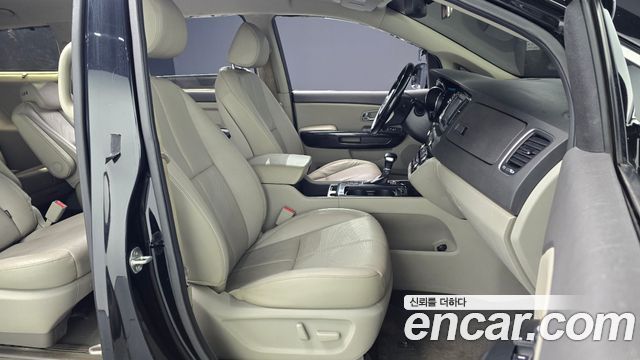 Kia Carnival 2018 thumb 10