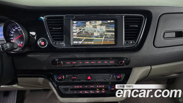 Kia Carnival 2018 thumb 11
