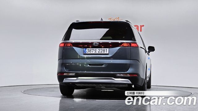 Kia Carnival 2021 thumb 5