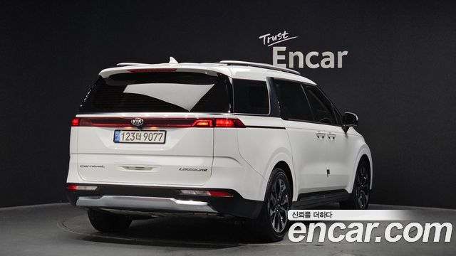 Kia Carnival 2021 thumb 3