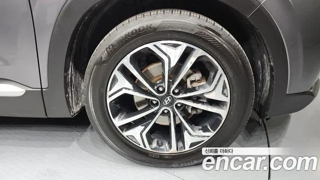 Hyundai Santa Fe 2019 thumb 5