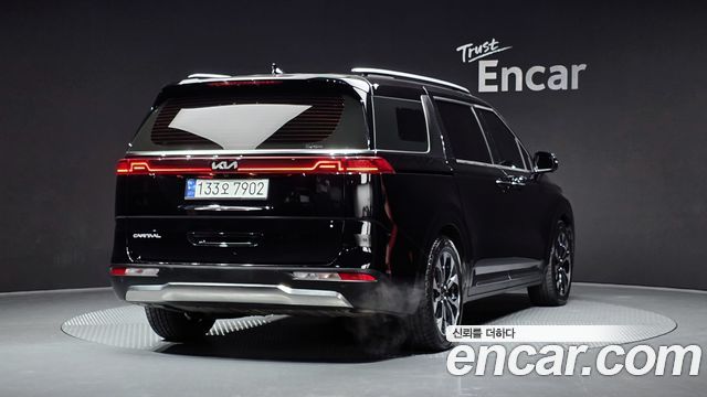 Kia Carnival 2023 thumb 3