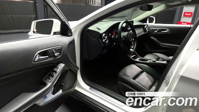 Mercedes-Benz GLA 2019 thumb 10