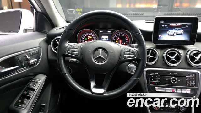 Mercedes-Benz GLA 2019 thumb 11