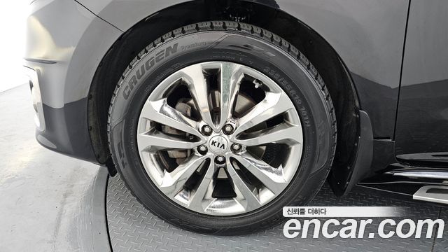 Kia Carnival 2016 thumb 6