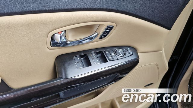 Kia Carnival 2016 thumb 12