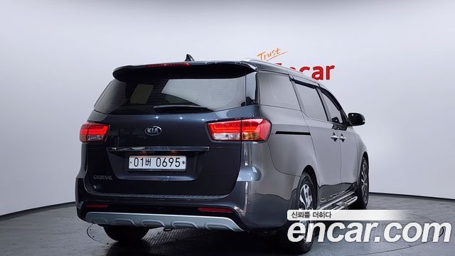 Kia Carnival 2016 thumb 3