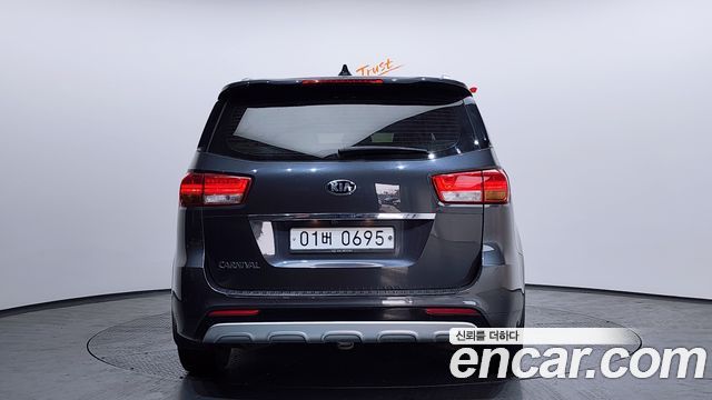 Kia Carnival 2016 thumb 5