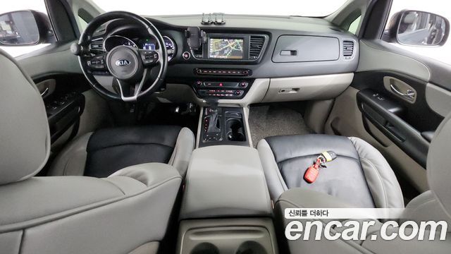 Kia Carnival 2016 thumb 8