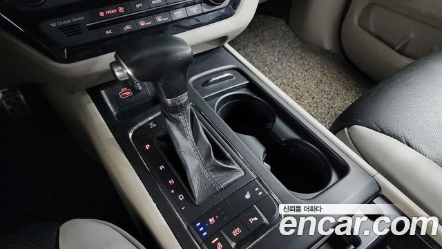Kia Carnival 2016 thumb 9