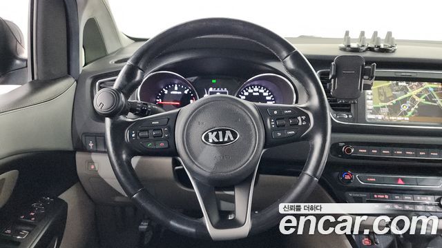 Kia Carnival 2016 thumb 12