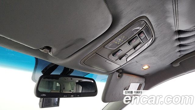 Kia Carnival 2016 thumb 11