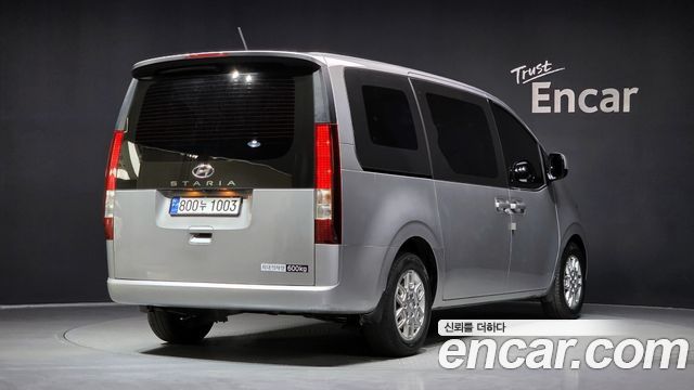 Hyundai Staria 2023 thumb 3