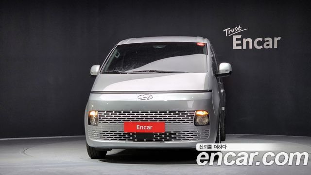 Hyundai Staria 2023 thumb 4