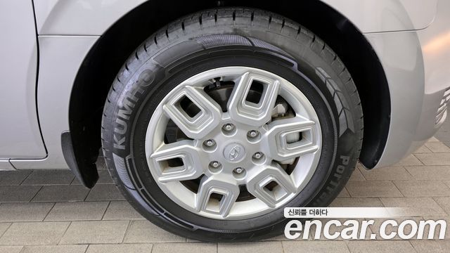 Hyundai Staria 2023 thumb 6