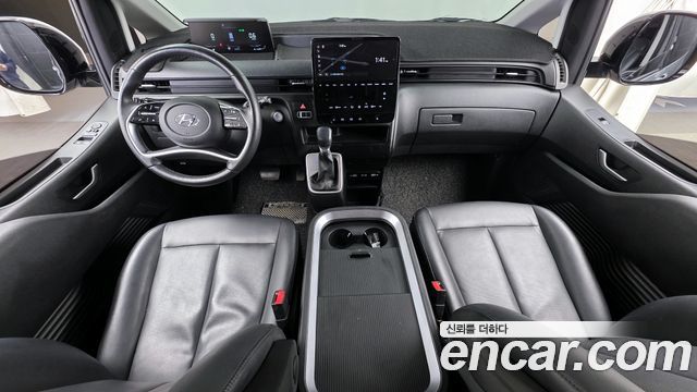 Hyundai Staria 2023 thumb 8