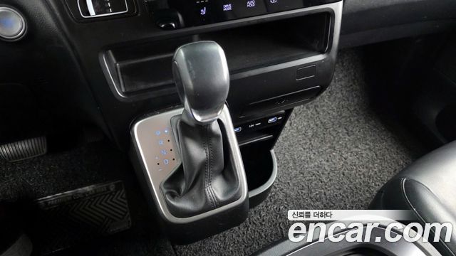 Hyundai Staria 2023 thumb 10