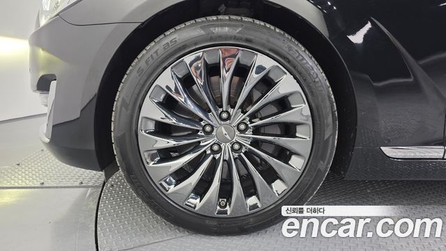 Genesis G90 2016 thumb 6