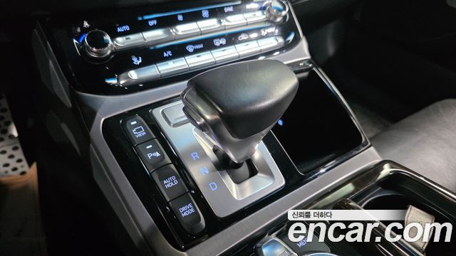 Genesis G90 2016 thumb 10