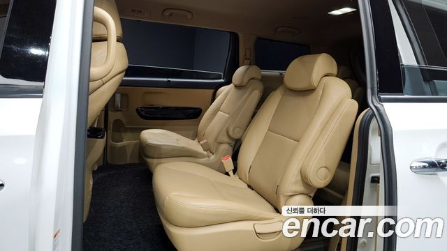 Kia Carnival 2018 thumb 12