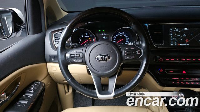 Kia Carnival 2018 thumb 11