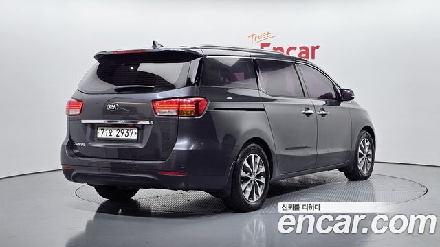 Kia Carnival 2017 thumb 3