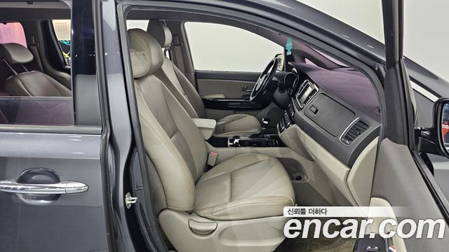 Kia Carnival 2017 thumb 10