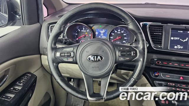 Kia Carnival 2017 thumb 11