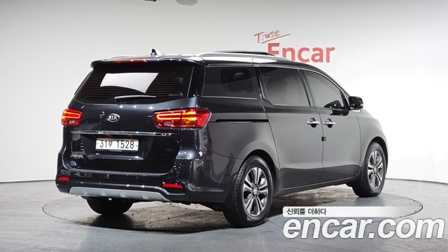 Kia Carnival 2018 thumb 3
