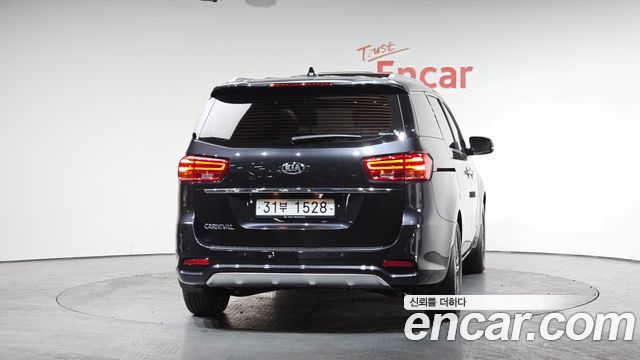 Kia Carnival 2018 thumb 5