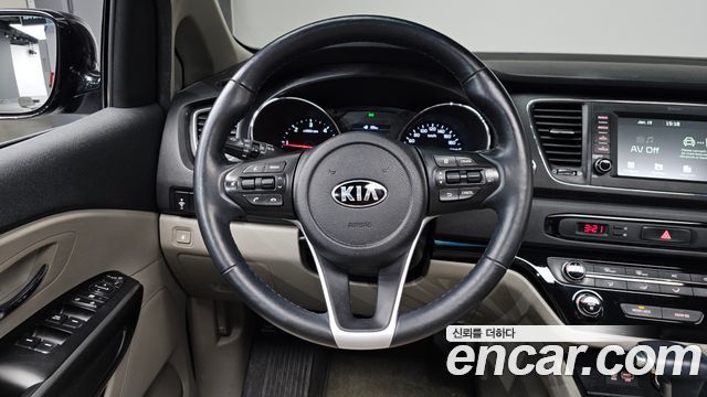 Kia Carnival 2018 thumb 12
