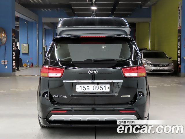 Kia Carnival 2016 thumb 4