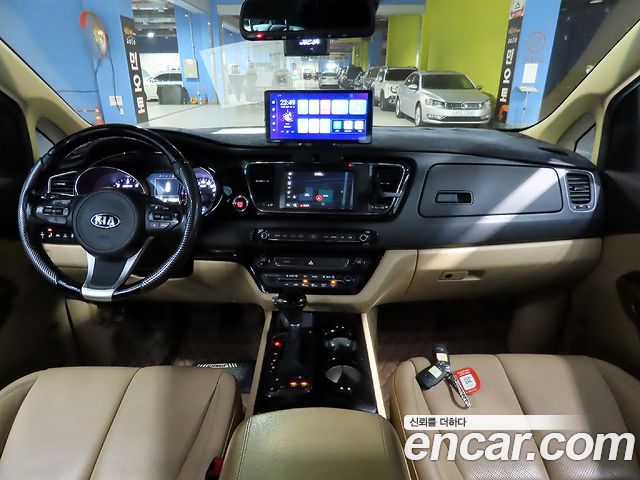 Kia Carnival 2016 thumb 6