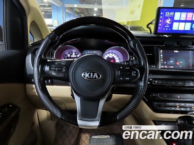 Kia Carnival 2016 thumb 9