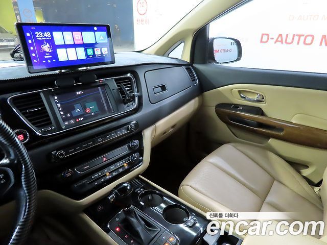 Kia Carnival 2016 thumb 10