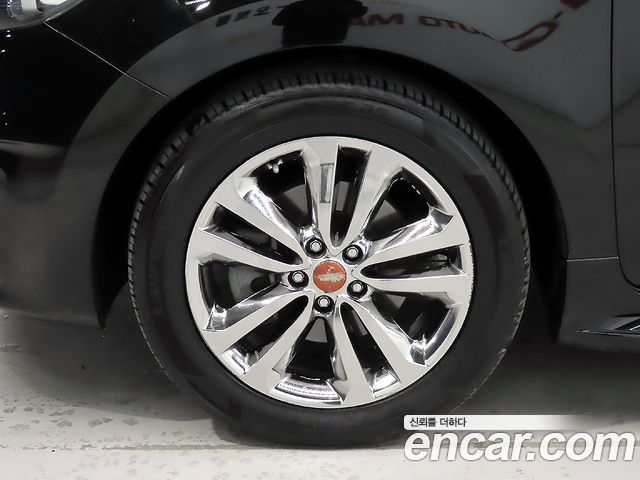 Kia Carnival 2016 thumb 11