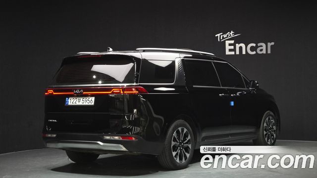 Kia Carnival 2023 thumb 3