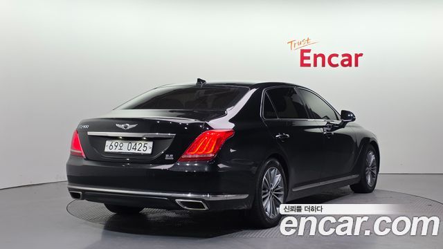 Genesis G90 2016 thumb 3