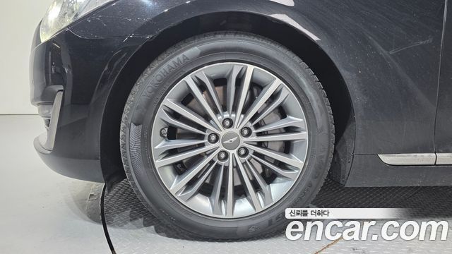 Genesis G90 2016 thumb 6