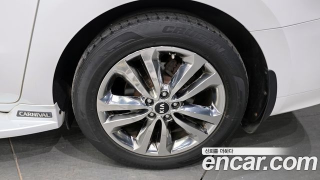 Kia Carnival 2014 thumb 6