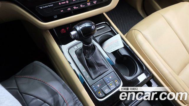 Kia Carnival 2014 thumb 10