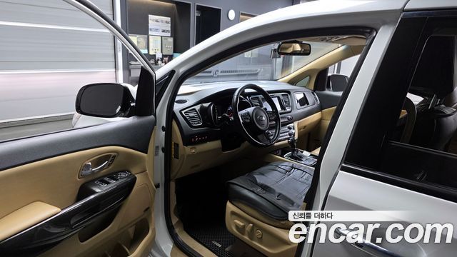 Kia Carnival 2014 thumb 11