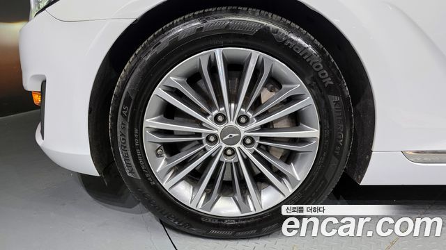 Genesis G90 2016 thumb 6