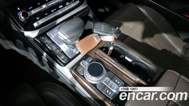 Genesis G90 2016 thumb 10