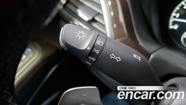 Genesis G90 2016 thumb 12