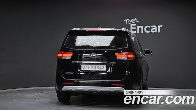 Kia Carnival 2017 thumb 5